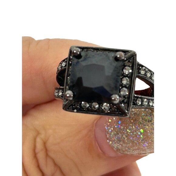 Fashion Jewelry Women’s Ring 6 Faux Square Black Princess Cut Faceted Crystals - Picture 15 of 17